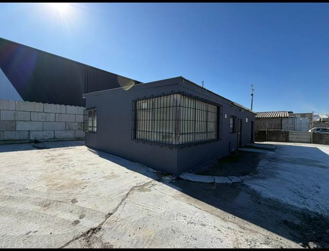 1,933M² INDUSTRIAL YARD TO LET IN WETTON
