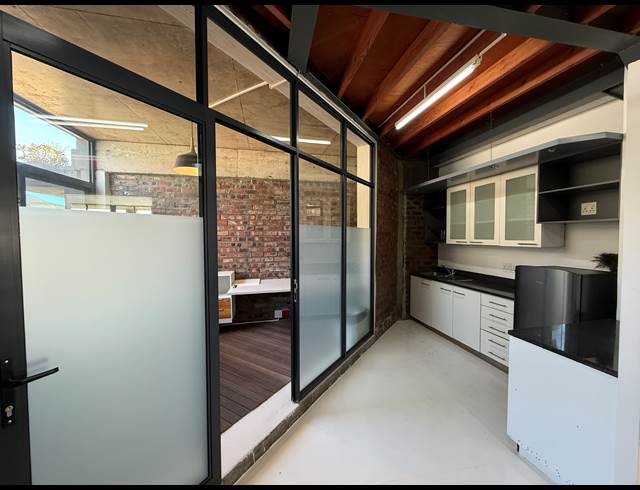 260M² OFFICE TO LET IN WOODSTOCK