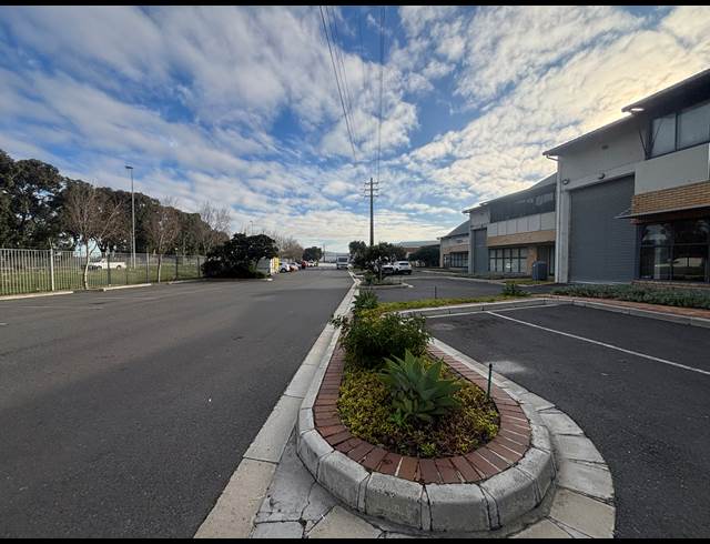 400M² WAREHOUSE TO LET IN AIRPORT INDUSTRIA