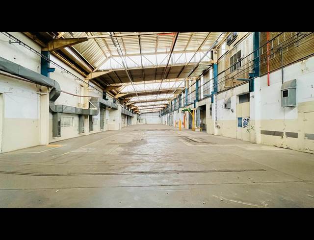 6,250M² WAREHOUSE TO LET IN CHAMDOR