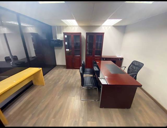 1,983M² OFFICE TO LET IN PARKMORE