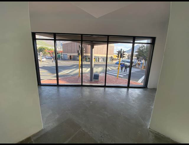 496M² RETAIL TO LET IN WOODSTOCK