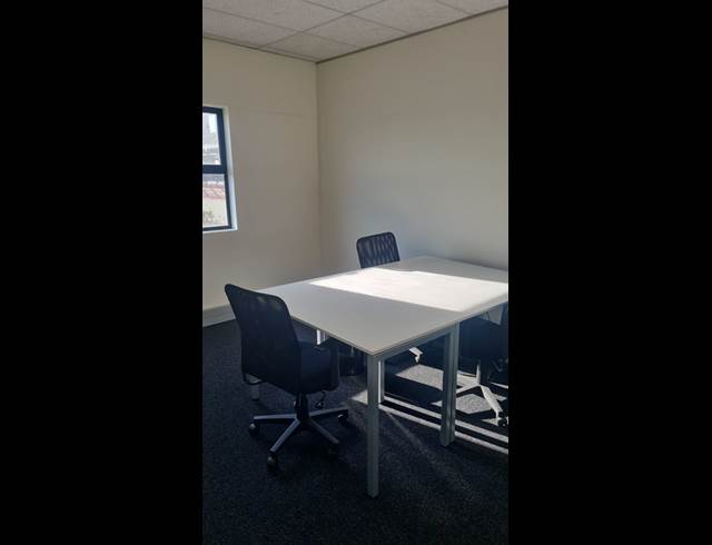 6M² OFFICE TO LET IN MIDDELBURG CENTRAL