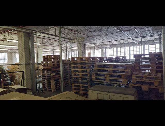1,200M² WAREHOUSE TO LET IN NEW CENTRE