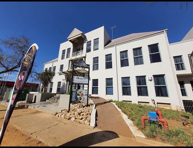 152M² OFFICE TO LET IN HATFIELD