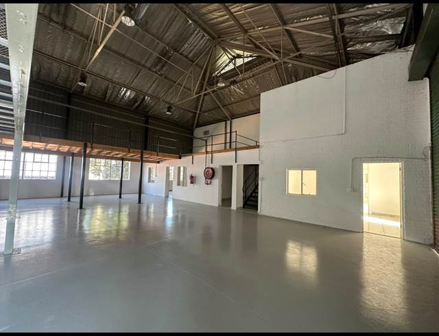 229M² WAREHOUSE TO LET IN HALFWAY HOUSE