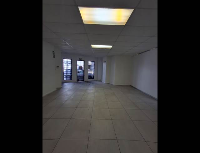 75M² RETAIL TO LET IN VINCENT