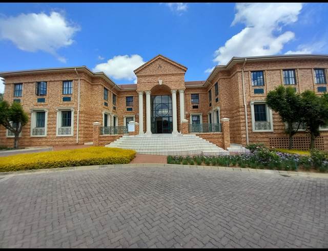 336M² OFFICE TO LET IN BRYANSTON