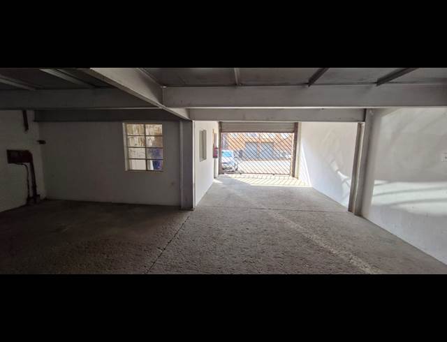 225M² WAREHOUSE TO LET IN TROYEVILLE