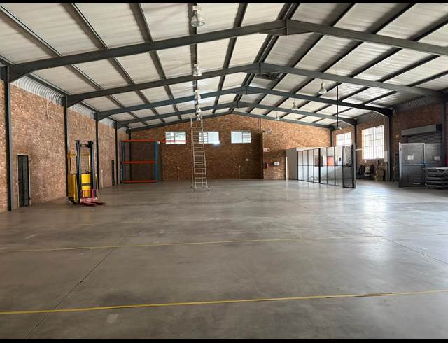 1,000M² WAREHOUSE TO LET IN STEELEDALE
