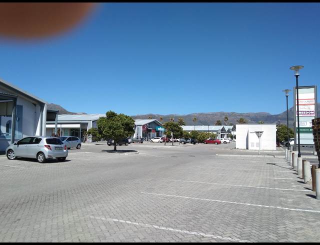 330M² BUILDING TO LET IN RETREAT