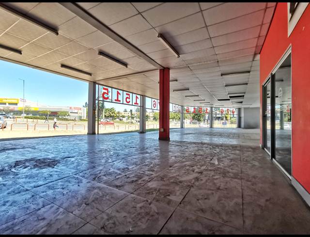 450M² SHOWROOM TO LET IN WINDSOR WEST