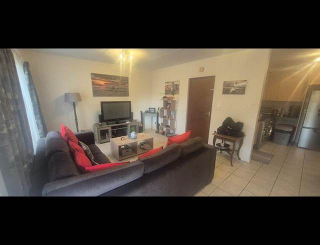 2 BEDROOM PROPERTY TO RENT IN PINESLOPES