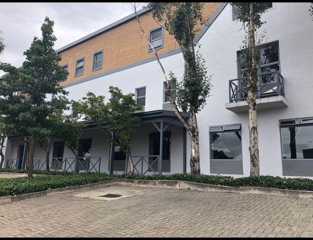 5,370M² WAREHOUSE TO LET IN HALFWAY HOUSE