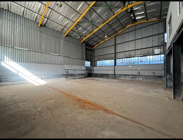 249M² WAREHOUSE TO LET IN MANUFACTA