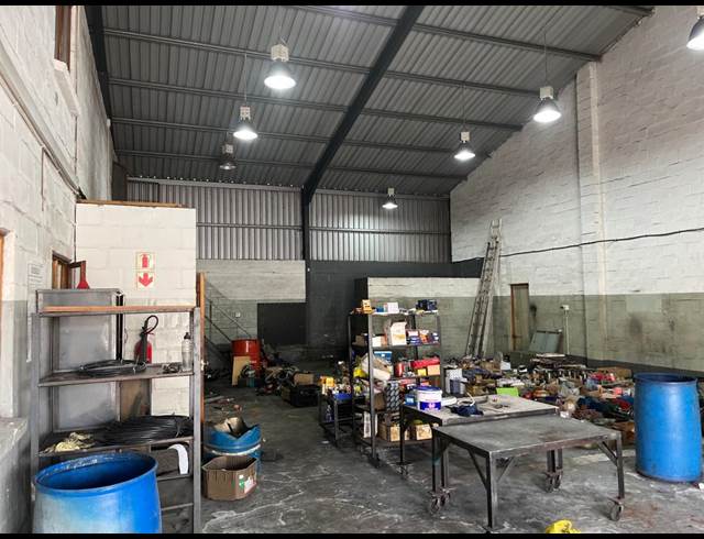 300M² WAREHOUSE TO LET IN DAL JOSAFAT