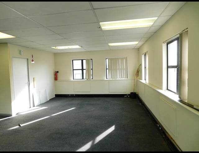 119M² OFFICE TO LET IN FERNDALE