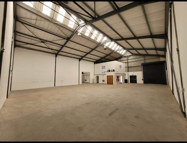 410M² WAREHOUSE TO LET IN ATLAS GARDENS