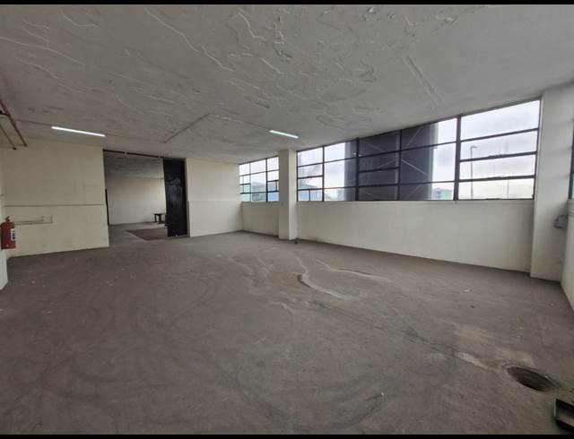 1,140M² WAREHOUSE TO LET IN WYNBERG