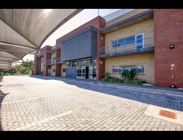 8,617M² WAREHOUSE TO LET IN LONGMEADOW