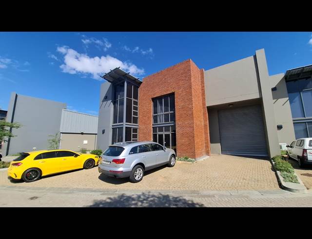 519M² WAREHOUSE TO LET IN STIKLAND INDUSTRIAL