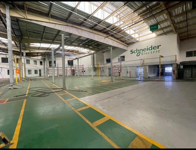 11,925M² WAREHOUSE TO LET IN HALFWAY HOUSE
