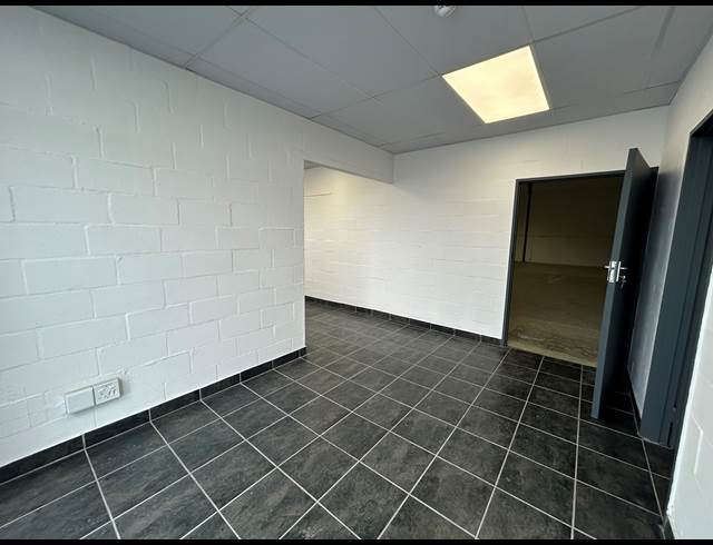 362M² WAREHOUSE TO LET IN RETREAT
