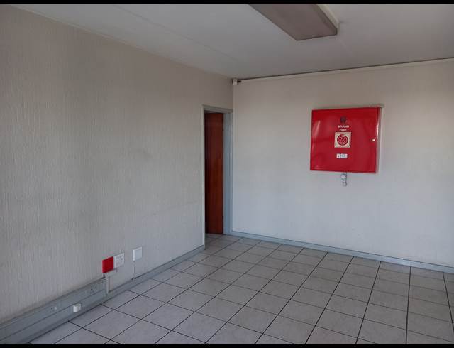 612M² WAREHOUSE TO LET IN POMONA