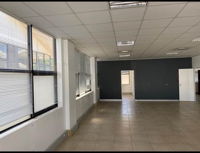 138M² OFFICE TO LET IN BALLITO CENTRAL