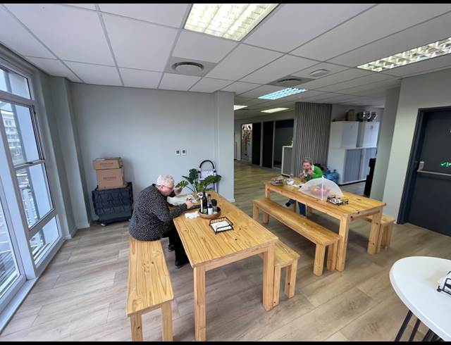 435M² OFFICE TO LET IN WATERFRONT
