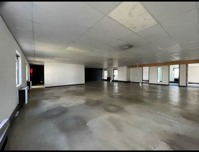 700M² OFFICE TO LET IN BRYANSTON