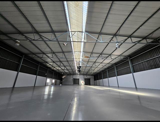 1,145M² WAREHOUSE TO LET IN HALFWAY HOUSE