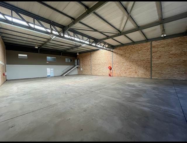 555M² WAREHOUSE TO LET IN RANDJESPARK