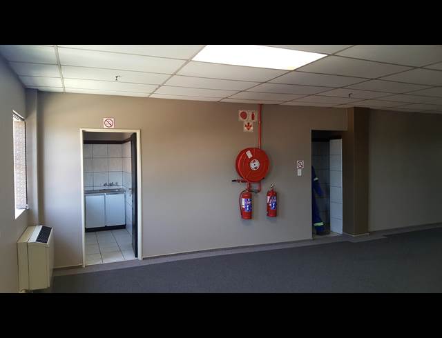 5,000M² WAREHOUSE TO LET IN POMONA