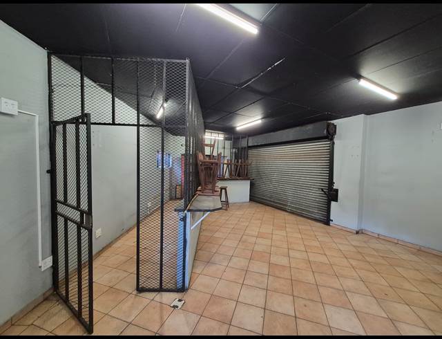 300M² WAREHOUSE TO LET IN DENVER