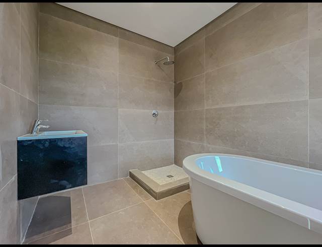 4 BEDROOM TOWNHOUSE TO LET IN SEAWARD ESTATES