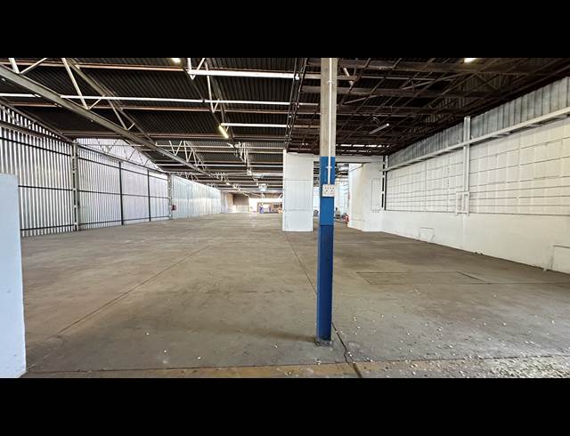 1,458M² WAREHOUSE TO LET IN ISANDO