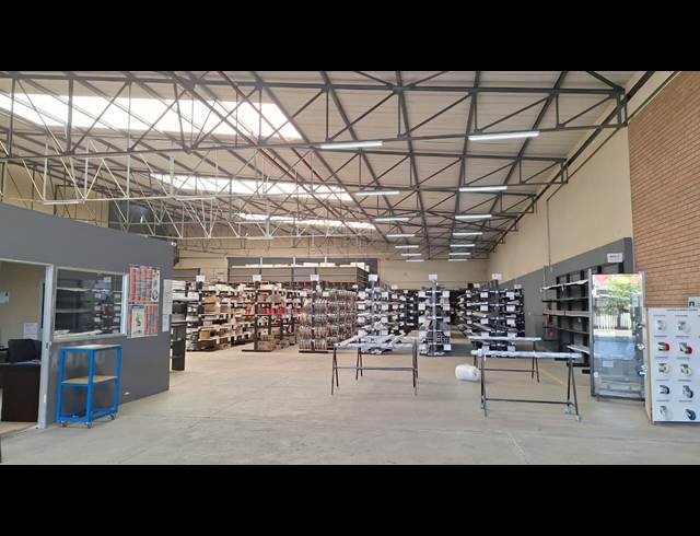 1,400M² WAREHOUSE TO LET IN RIVERSIDE PARK