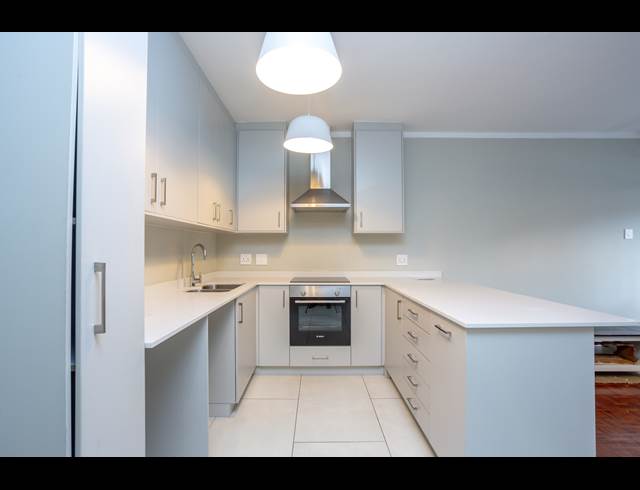 3 BEDROOM APARTMENT RENTED IN RONDEBOSCH