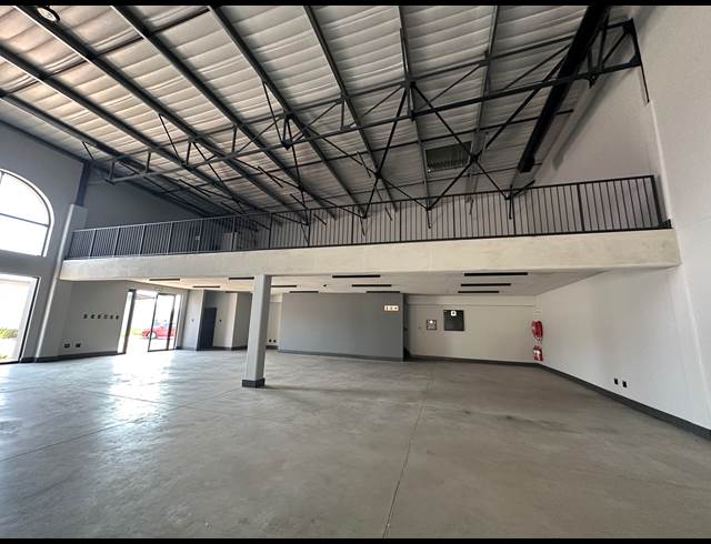 553M² WAREHOUSE TO LET IN ROOIHUISKRAAL NORTH