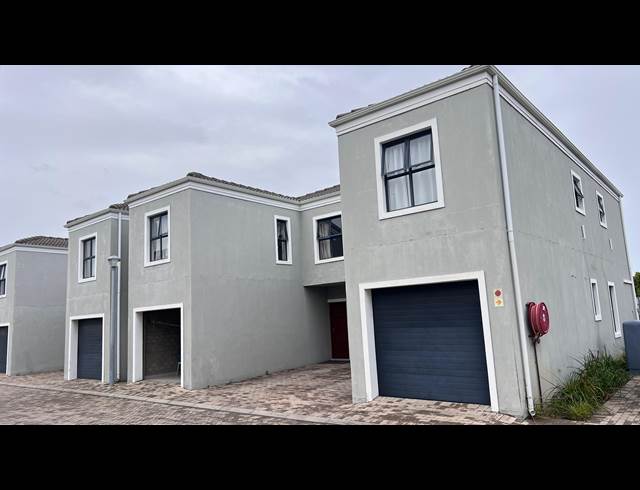3 BEDROOM TOWNHOUSE TO LET IN PARKLANDS