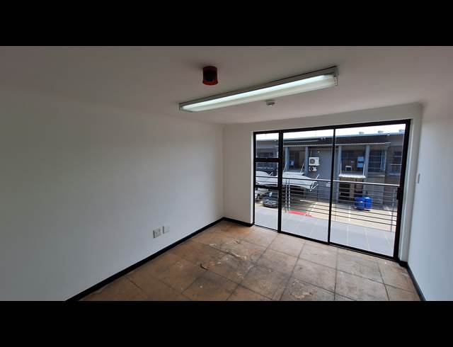 310M² WAREHOUSE TO LET IN LASER PARK