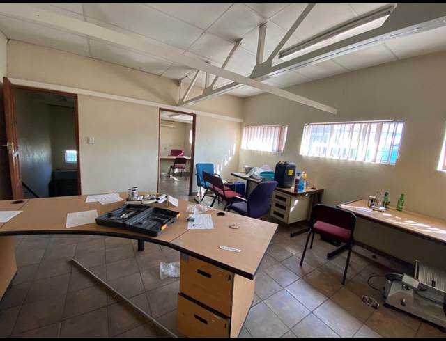 472M² WAREHOUSE TO LET IN NEWLANDS