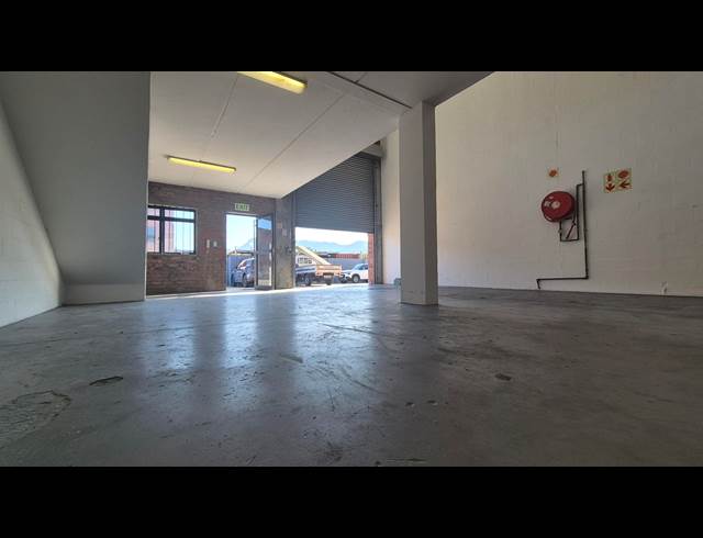 156M² WAREHOUSE TO LET IN SUNNYDALE