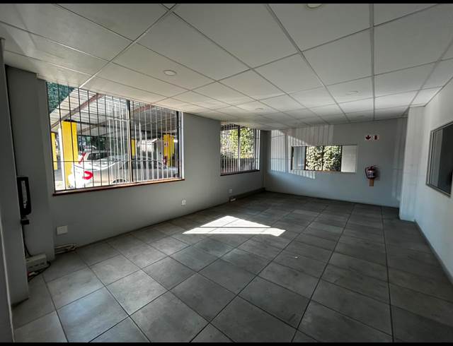 1,200M² WAREHOUSE TO LET IN WYNBERG