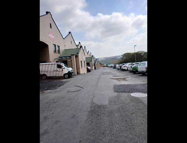 383M² WAREHOUSE TO LET IN BRIARDENE