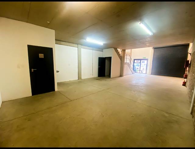 155M² WAREHOUSE TO LET IN CORNUBIA