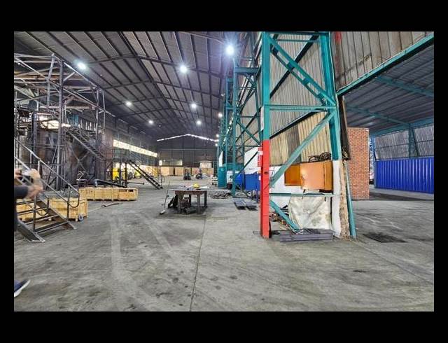 5,600M² WAREHOUSE TO LET IN ANDERBOLT