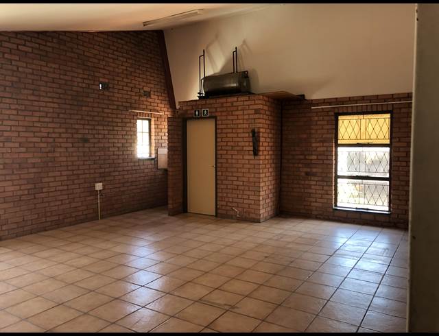 320M² WAREHOUSE RENTED IN SILVERTONDALE