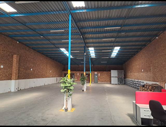 600M² WAREHOUSE TO LET IN POMONA